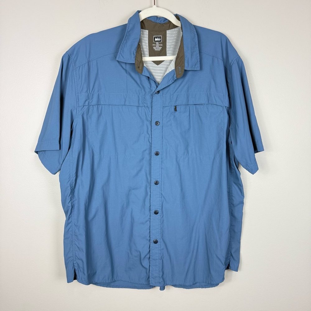 REI Button-up Shirt Men XL Blue Short Sleeve Button-Up Top Outdoors Fishing Vent